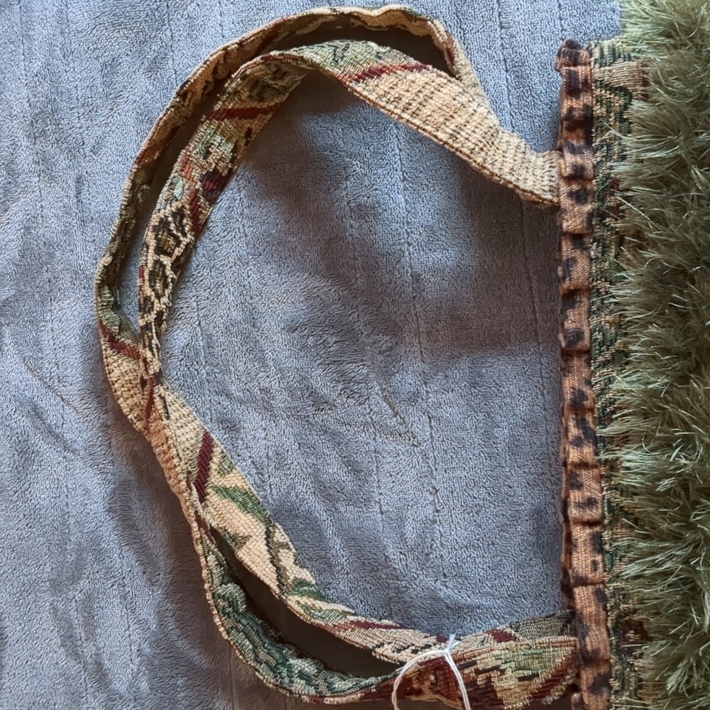 Chic Tapestry Shoulder Bag with Animal Motif - Picture 8 of 16